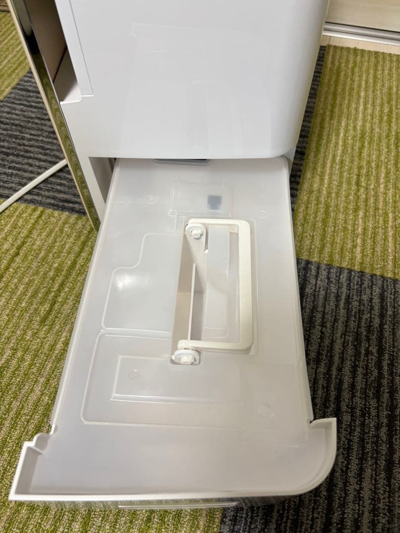 送料無料！美品（株）トヨトミ衣類乾燥除湿機