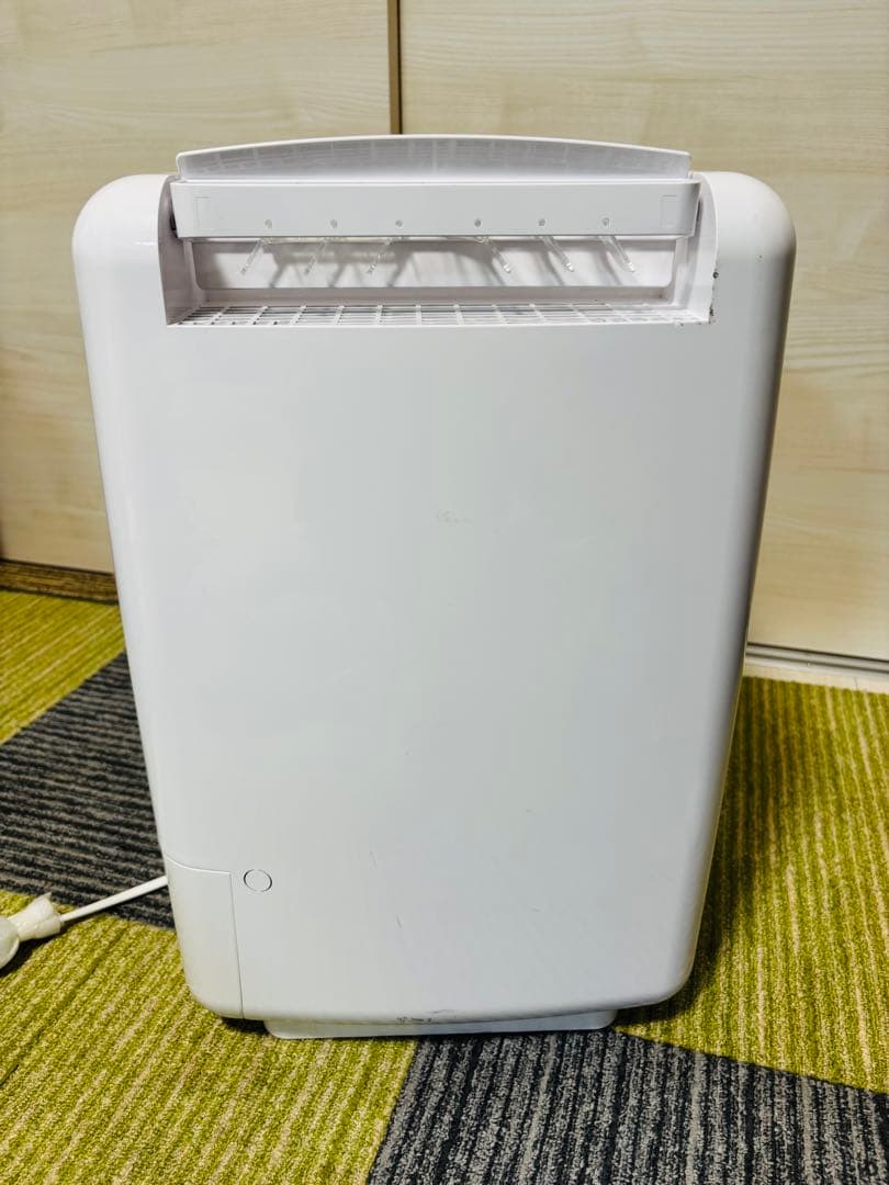 送料無料！美品（株）トヨトミ衣類乾燥除湿機