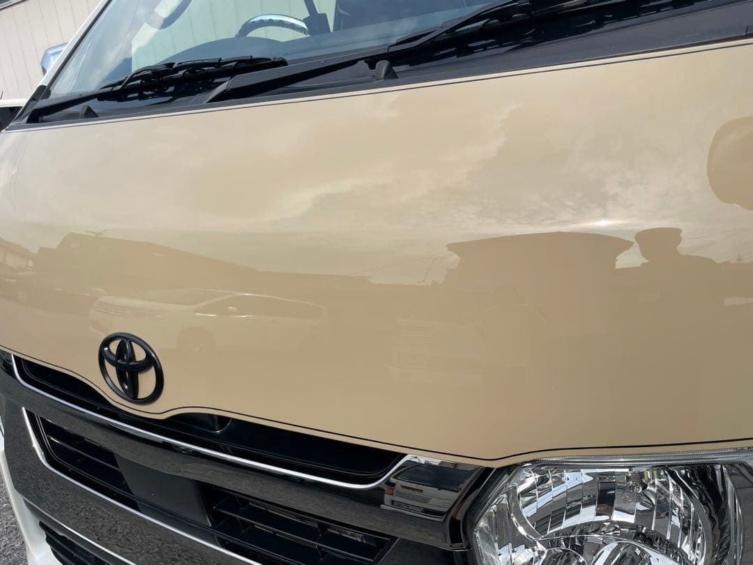 TOYOTA ハイエース　200系　純正ボンネット　ベージュ　純正色　ピンスト風