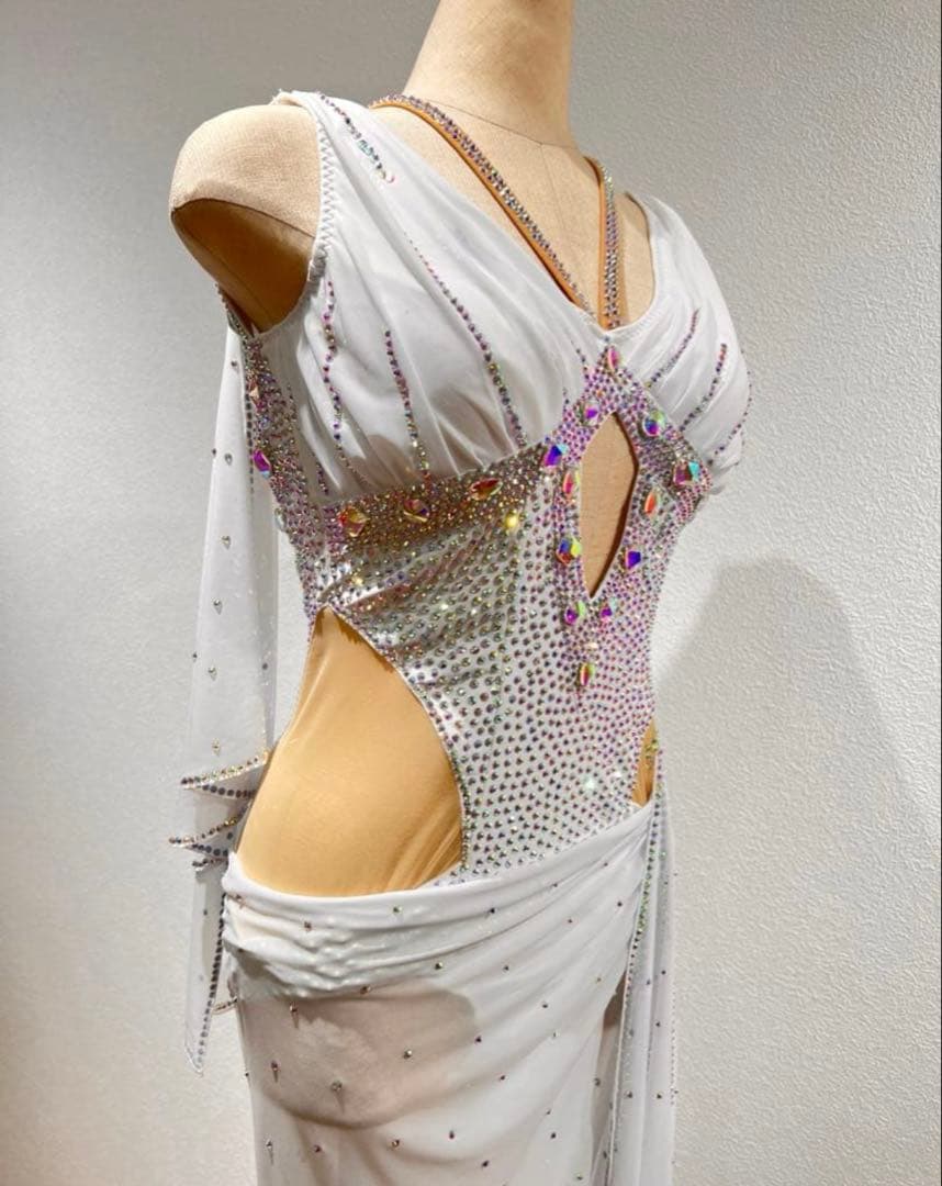 K*u様 ラテンドレス ホワイト MからL