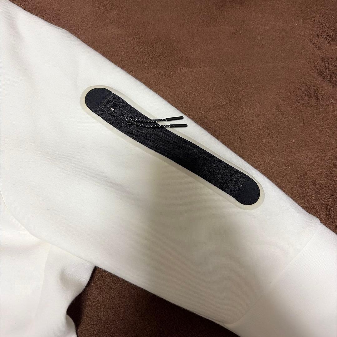 NIKEテックフリース白