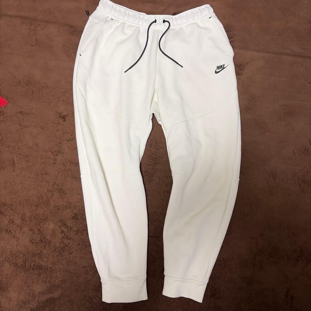 NIKEテックフリース白