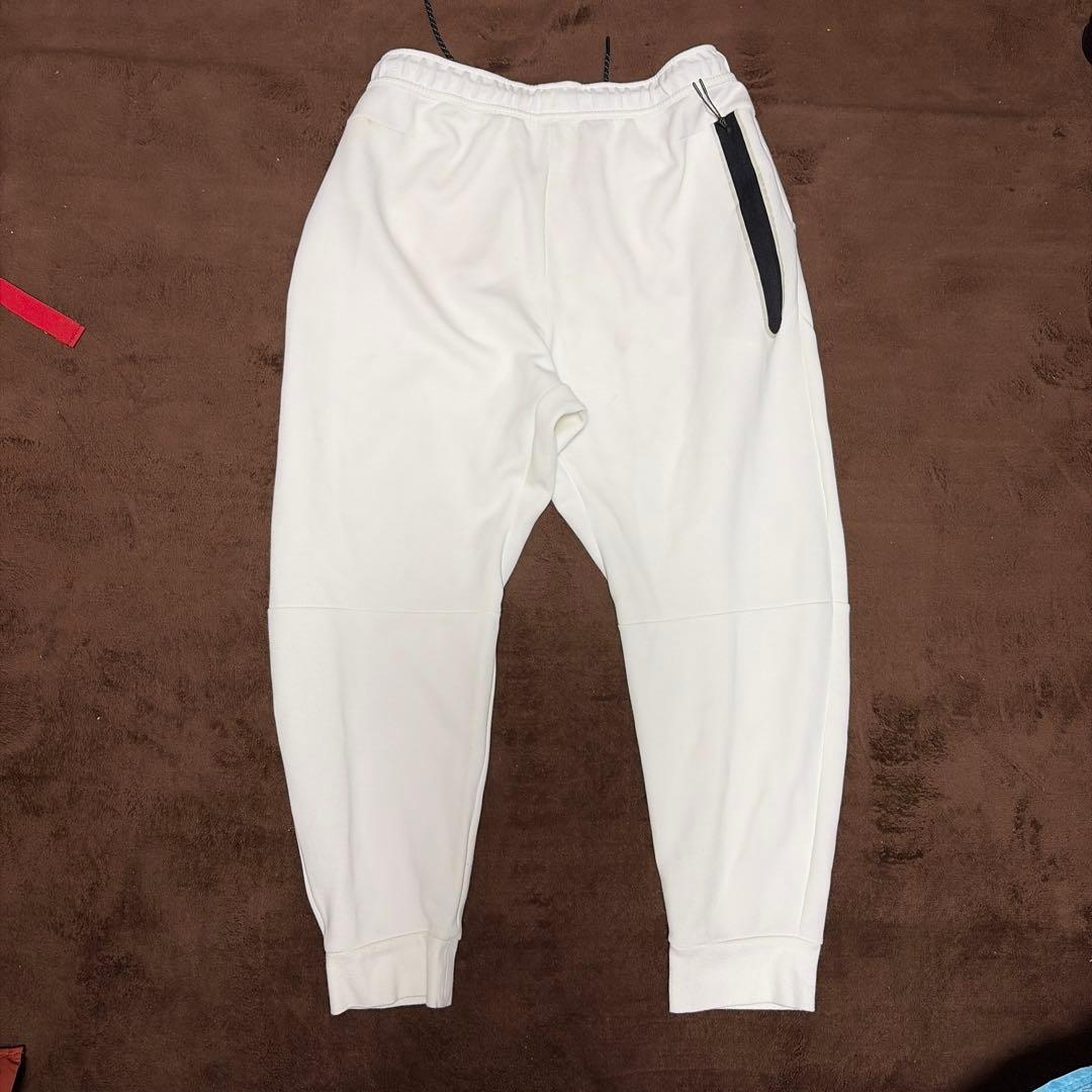 NIKEテックフリース白
