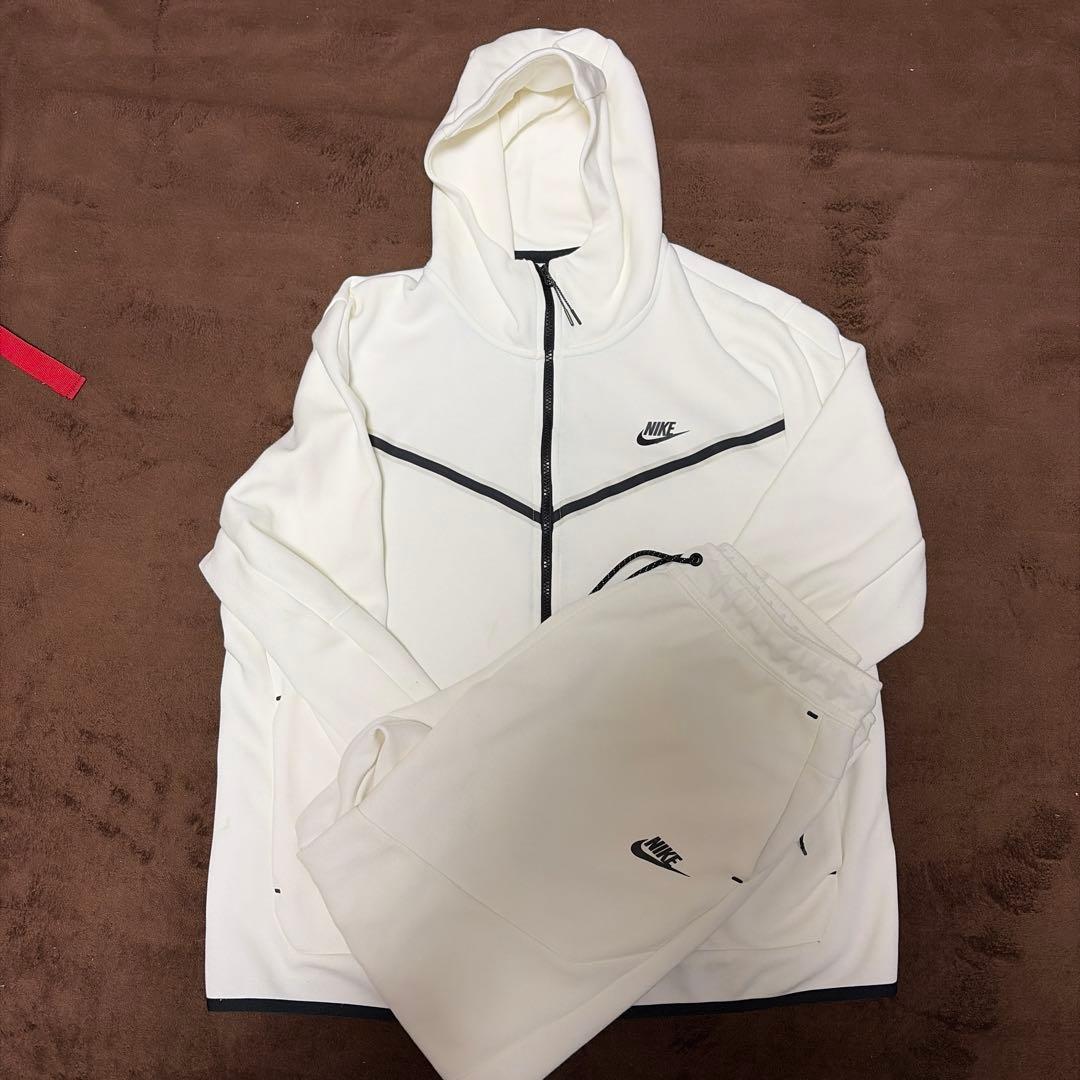 NIKEテックフリース白