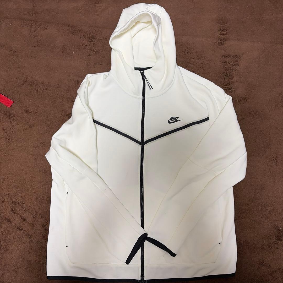 NIKEテックフリース白