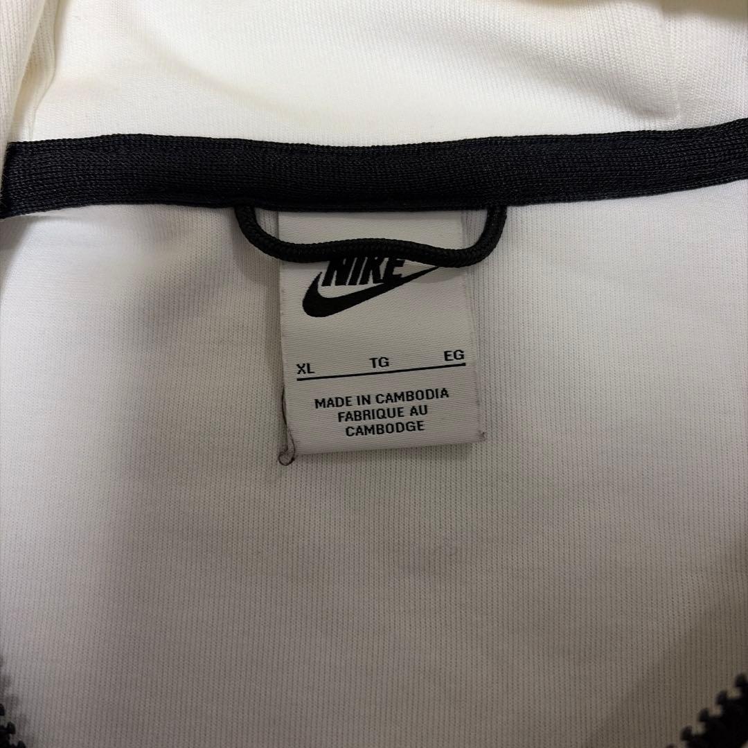 NIKEテックフリース白