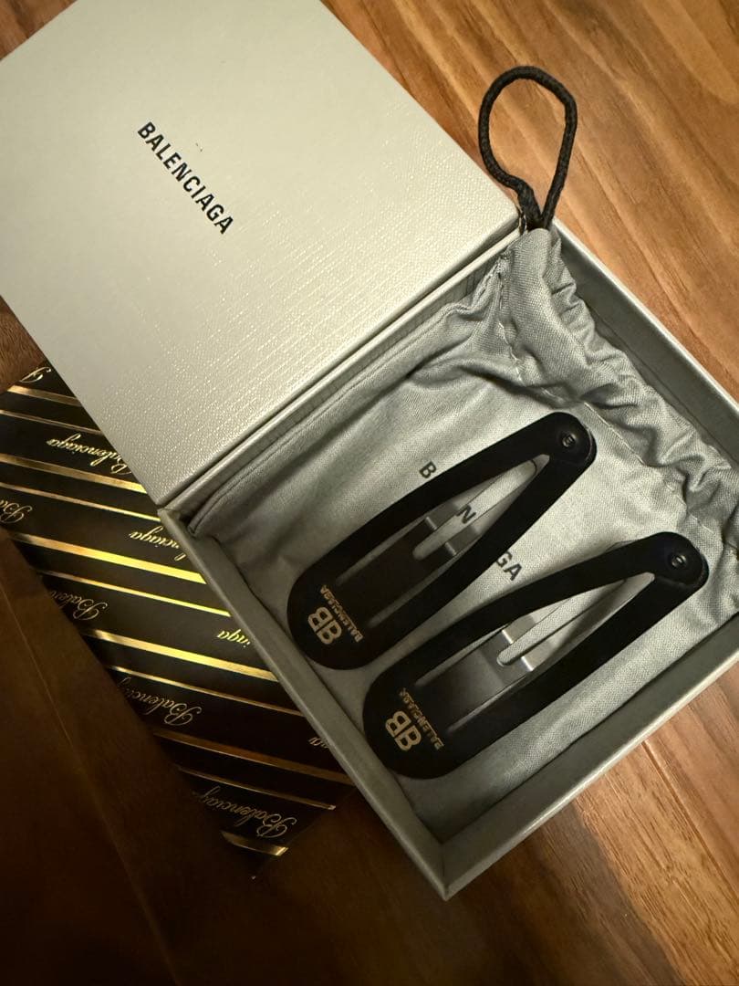 Hal！！辻元舞さん愛用バレンシアガのヘアピン大サイズ2個