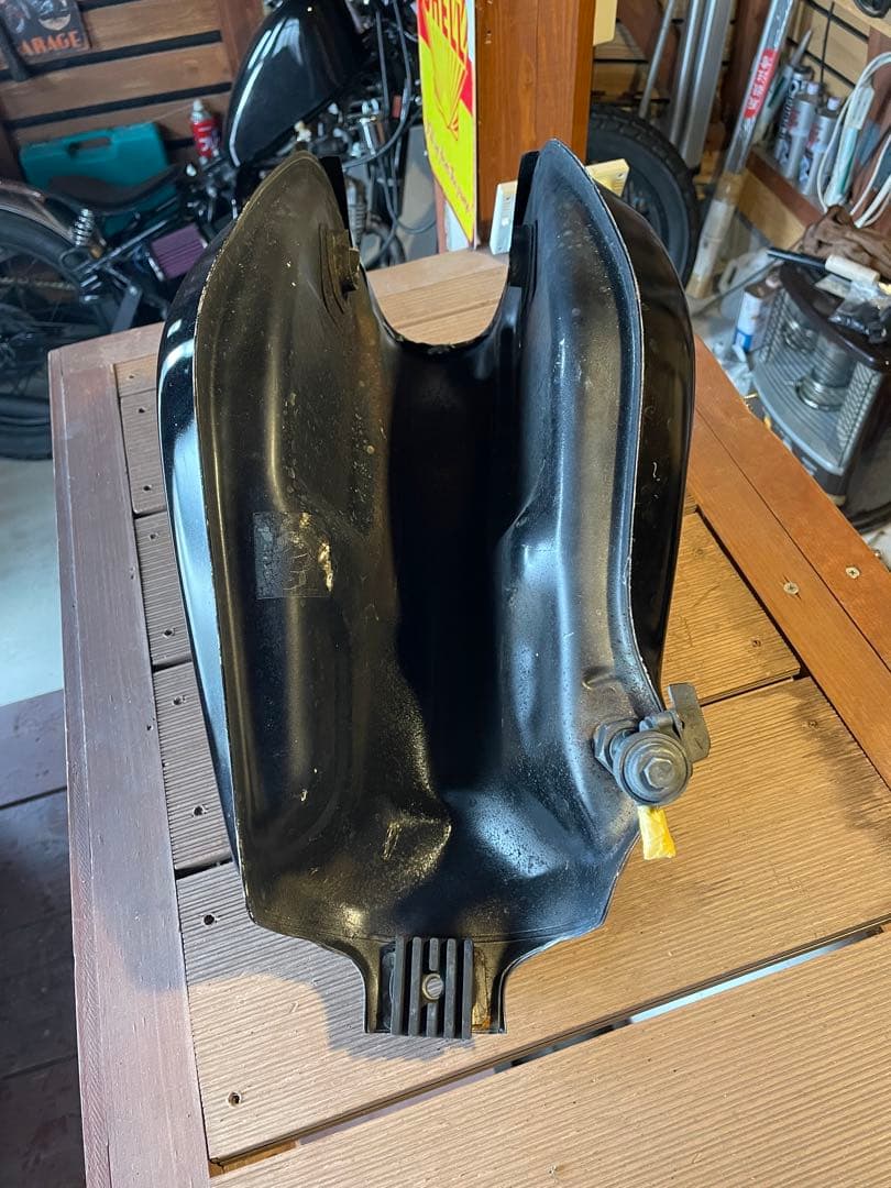 FTR223純正タンク