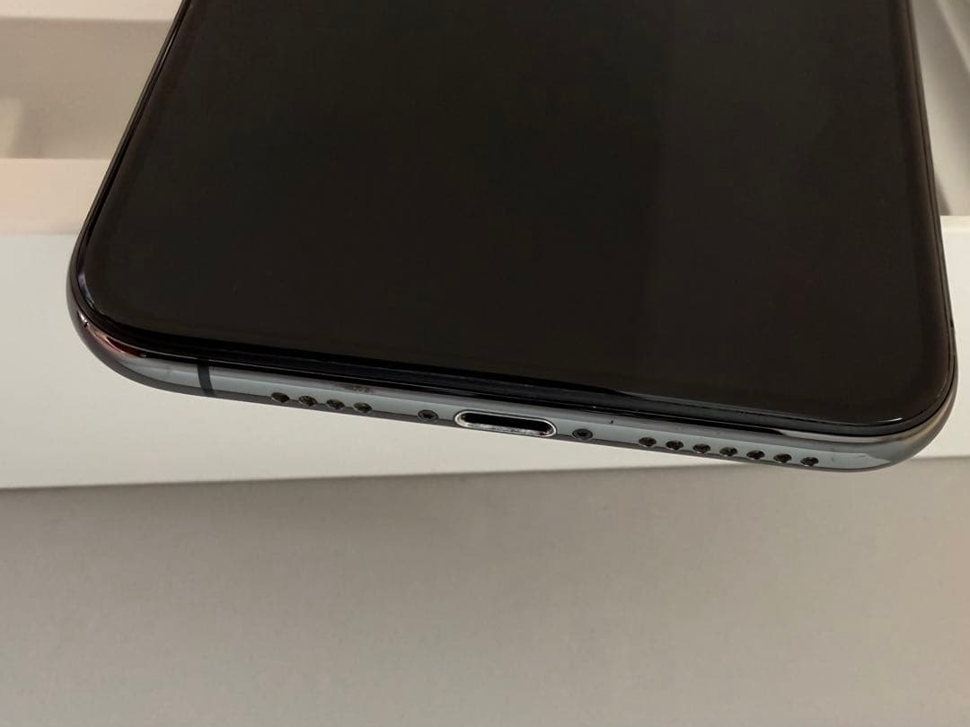 【美品】Apple iPhone XS Max 256GB スペースグレー