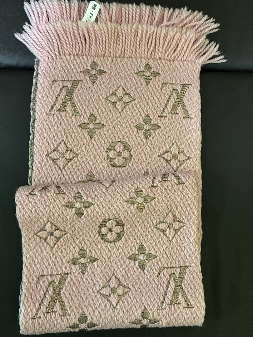 LOUIS VUITTONピンク ロゴ刺繍 マフラー