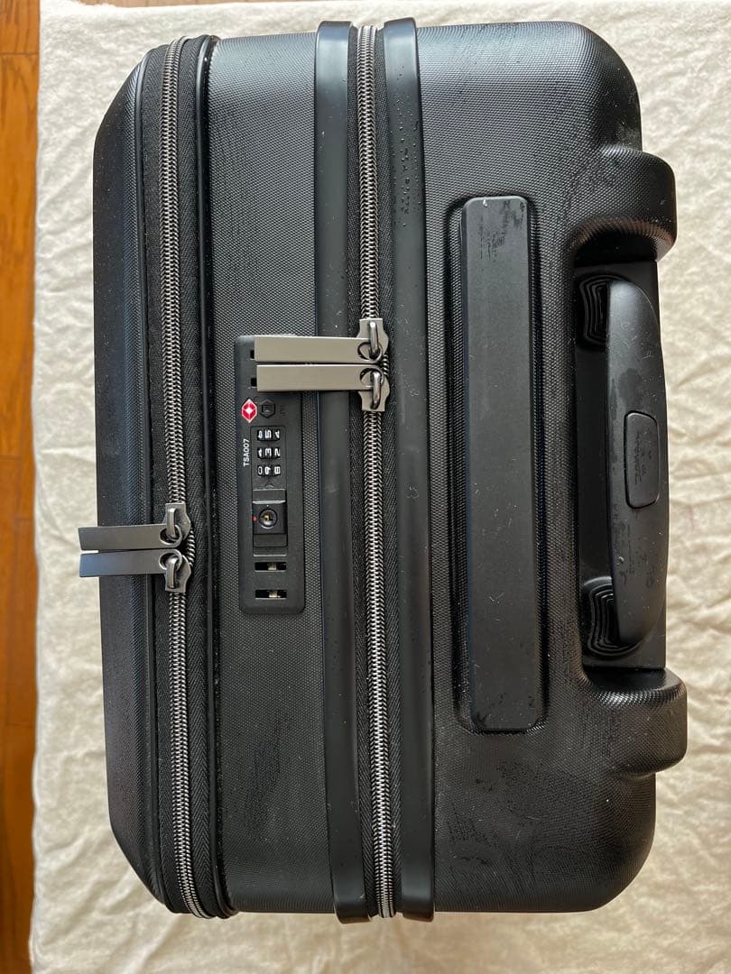 Innovator ブラック スーツケース　33L