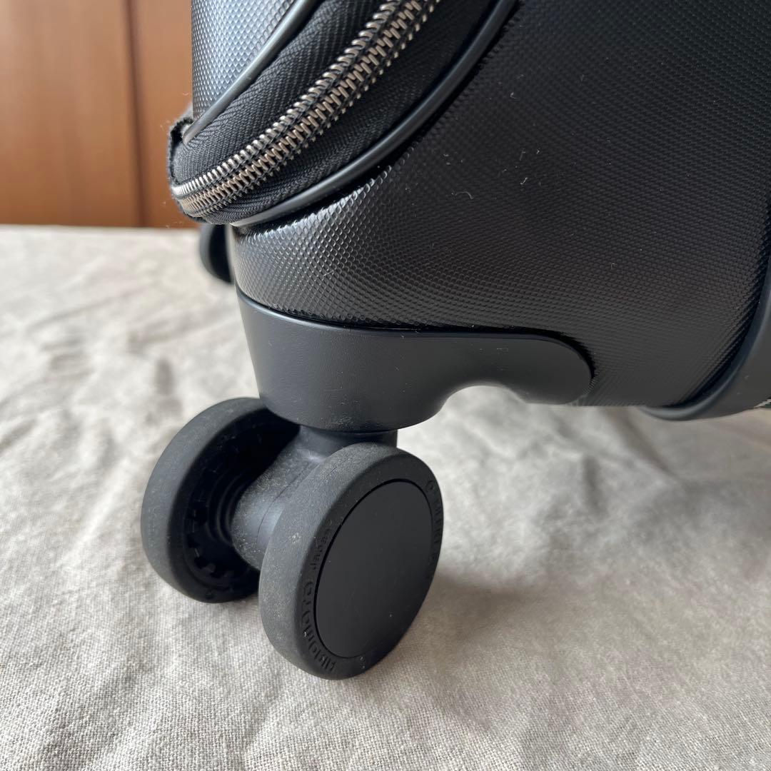 Innovator ブラック スーツケース　33L
