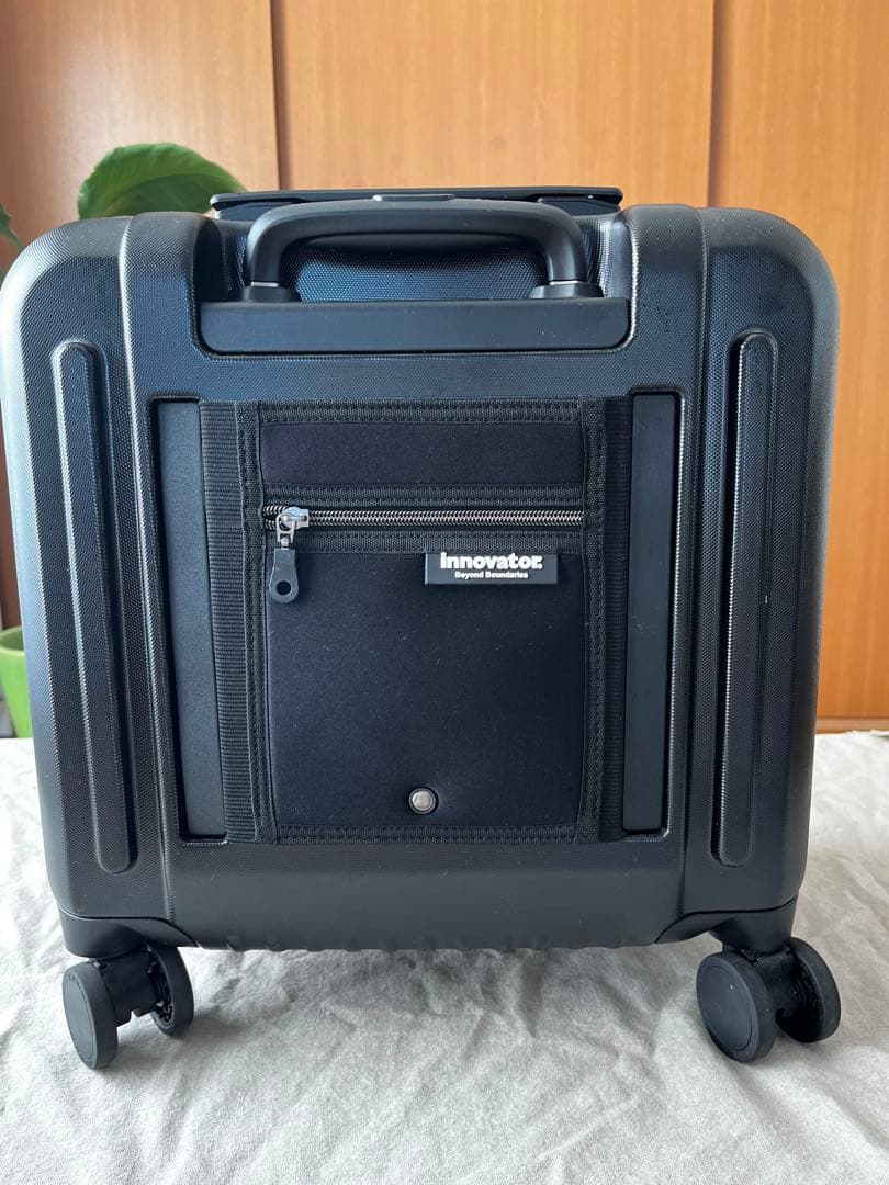 Innovator ブラック スーツケース　33L
