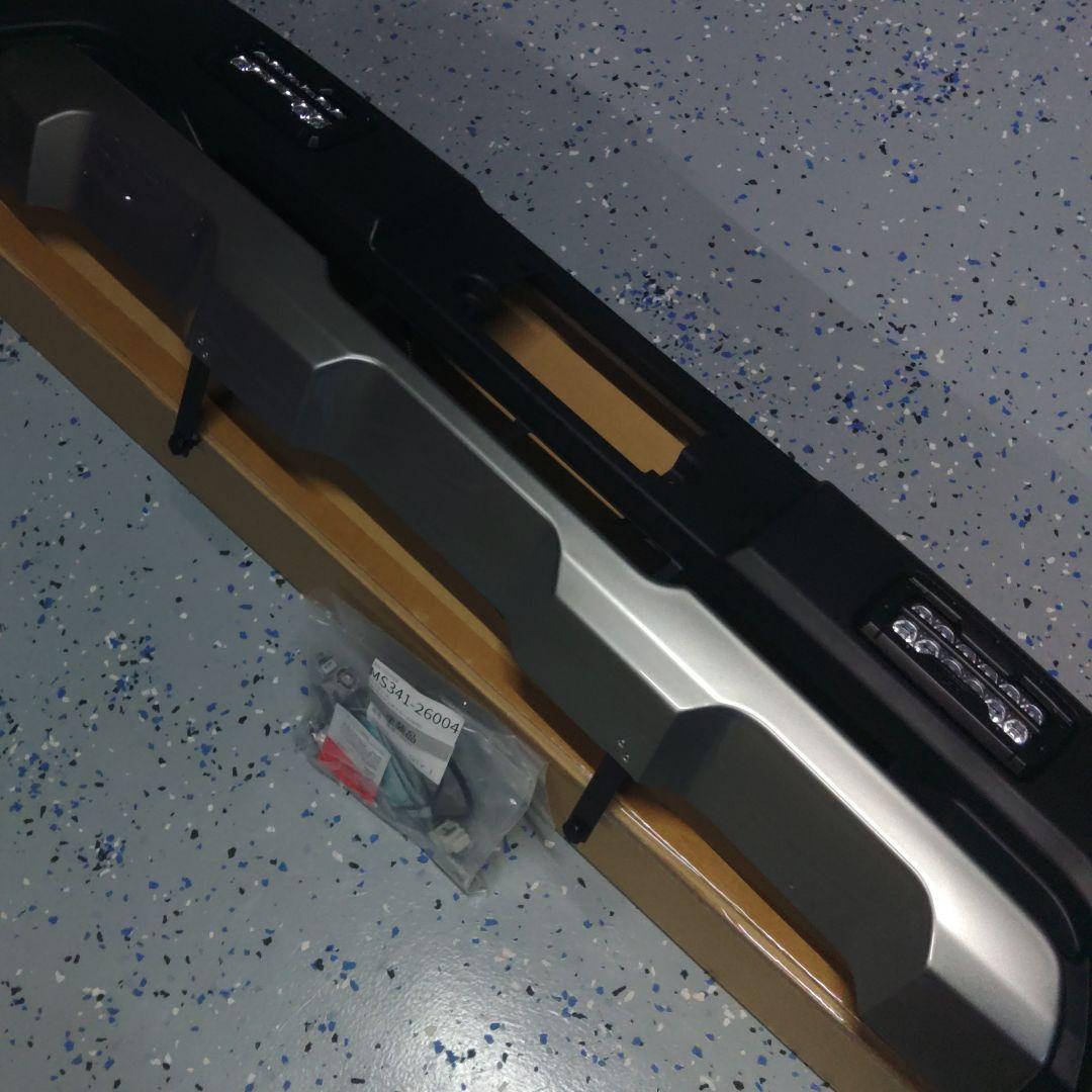 ゆってぃー様購入GR スポイラー　デイライト　ハイエース