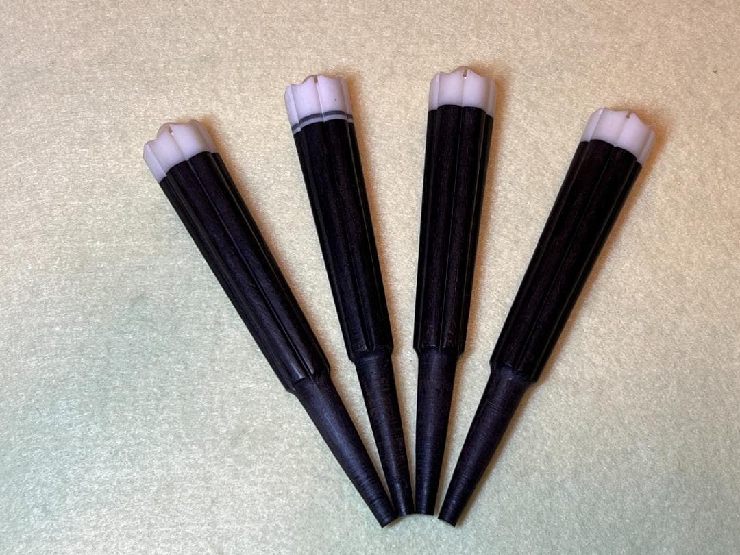 kaz009tatti　沖縄三線用　黒檀カラクイ　梅型