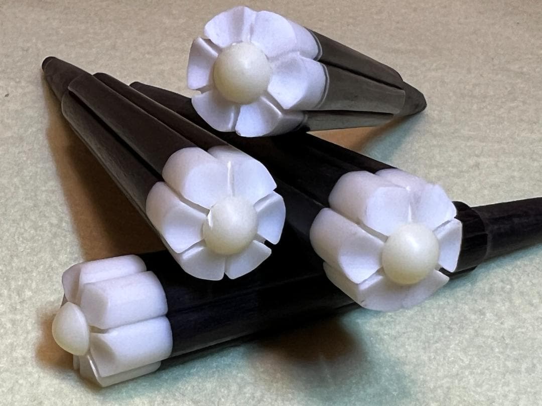 kaz009tatti　沖縄三線用　黒檀カラクイ　梅型