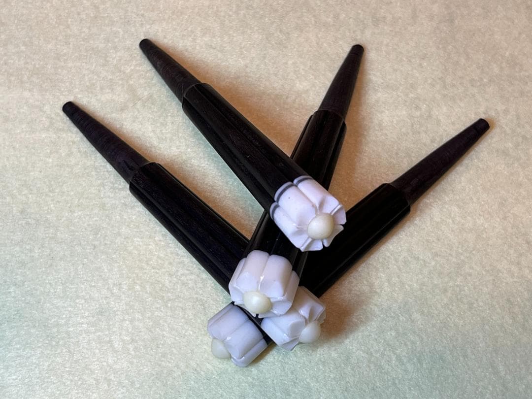 kaz009tatti　沖縄三線用　黒檀カラクイ　梅型