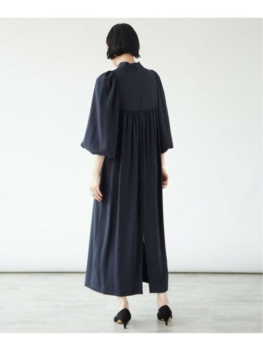 美品　2024 アセテートバックサテンジョーゼットワンピース　ネイビー