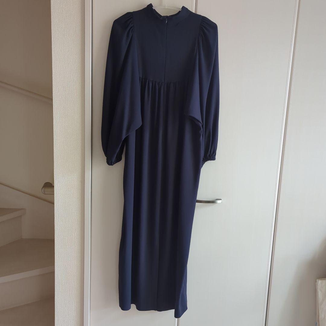 美品　2024 アセテートバックサテンジョーゼットワンピース　ネイビー