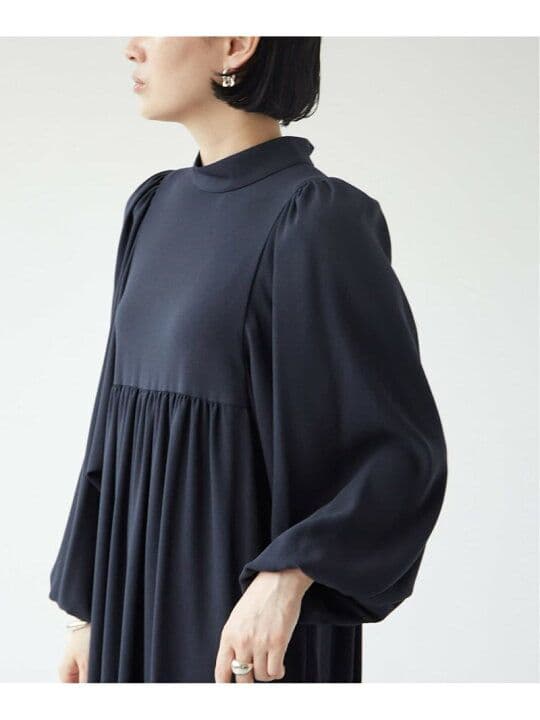 美品　2024 アセテートバックサテンジョーゼットワンピース　ネイビー