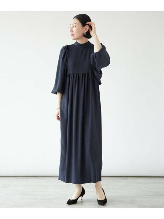 美品　2024 アセテートバックサテンジョーゼットワンピース　ネイビー