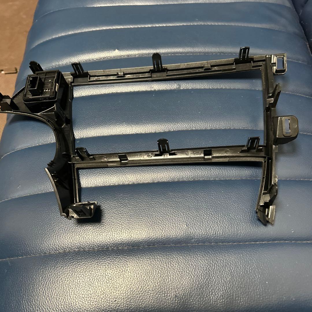 30プリウス(ZVW30)9インチ用ナビパネル