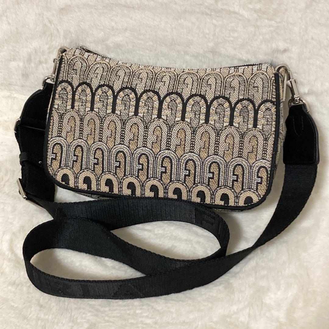 極美品 フルラ FURLA ショルダーバッグ MOON S 総柄 ロゴ