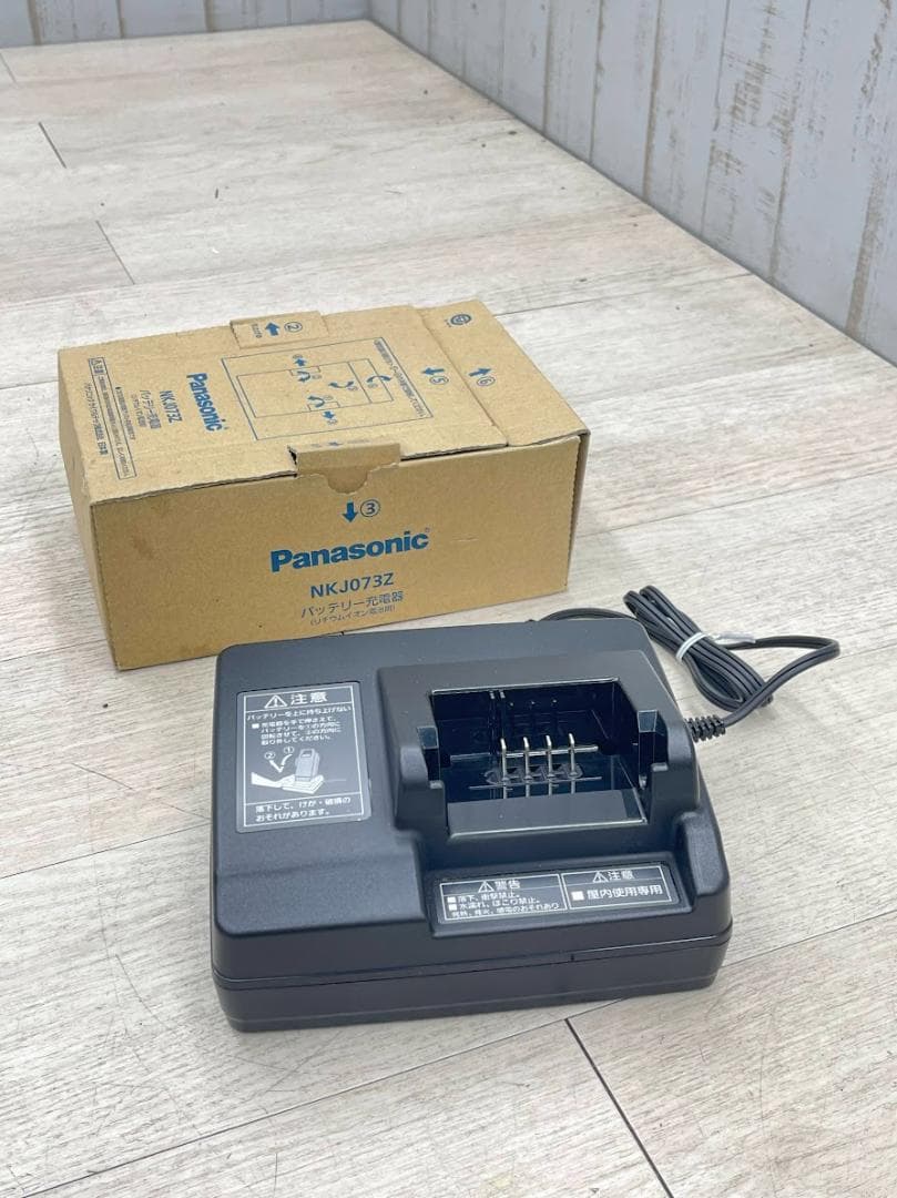 未使用 パナソニック バッテリー充電器 NKJ073Z 電動アシスト 純正品