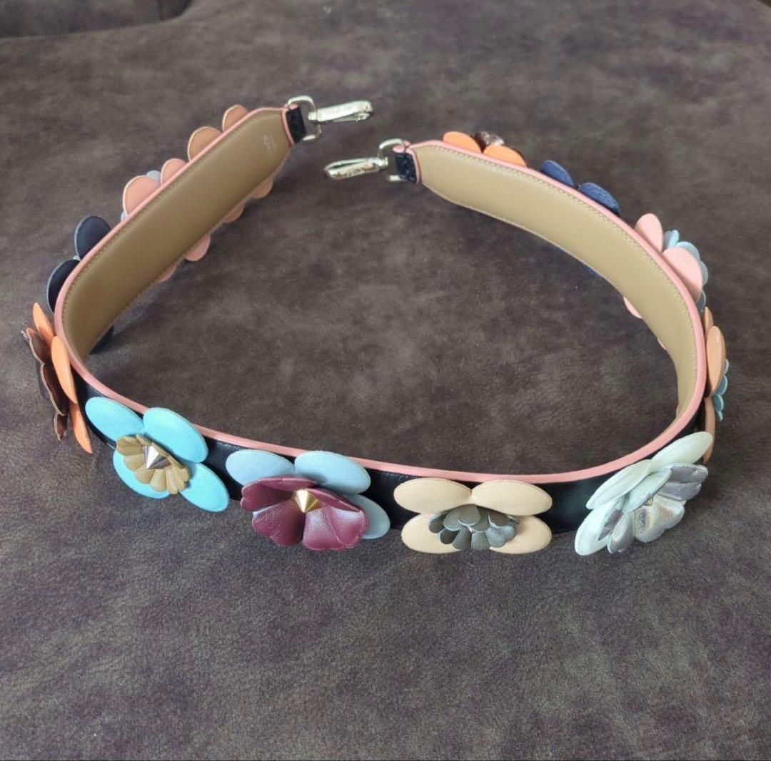 FENDI フラワーモチーフ ショルダーストラップ