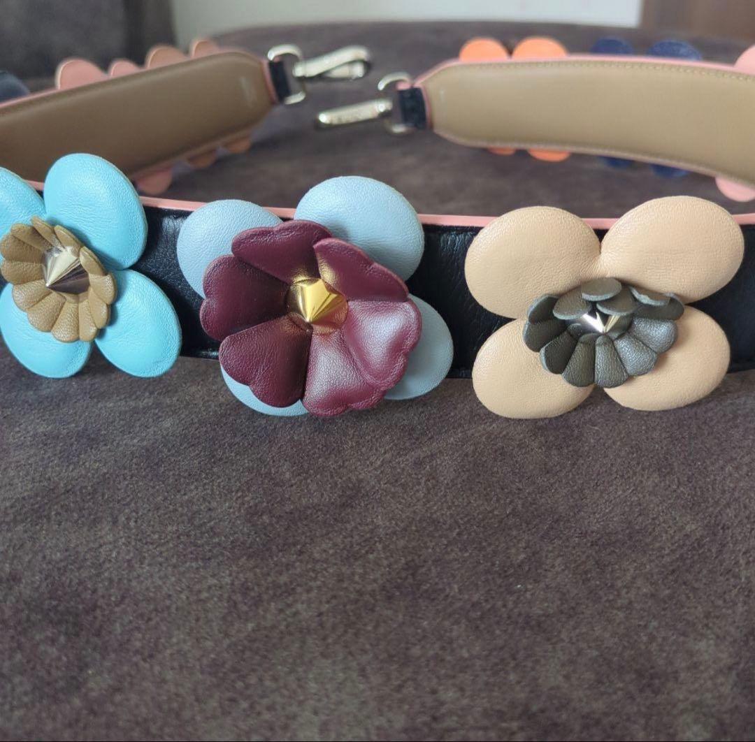 FENDI フラワーモチーフ ショルダーストラップ