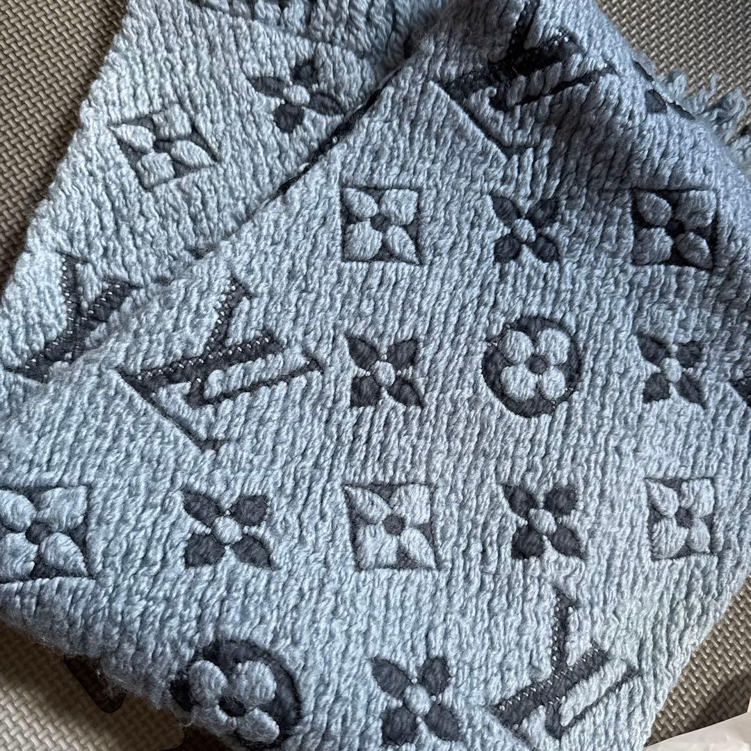 LOUIS VUITTON ライトブルー マフラー