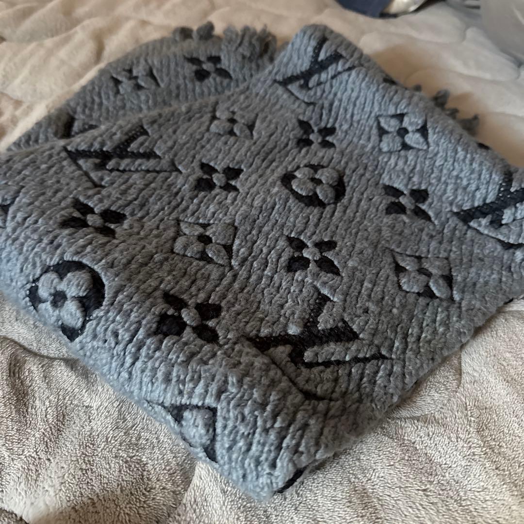 LOUIS VUITTON ライトブルー マフラー