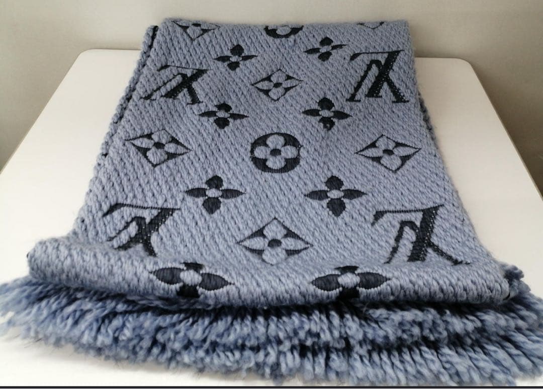 LOUIS VUITTON ライトブルー マフラー