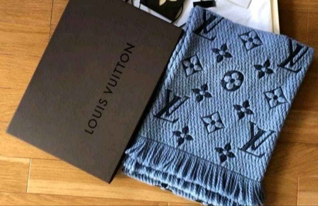 LOUIS VUITTON ライトブルー マフラー