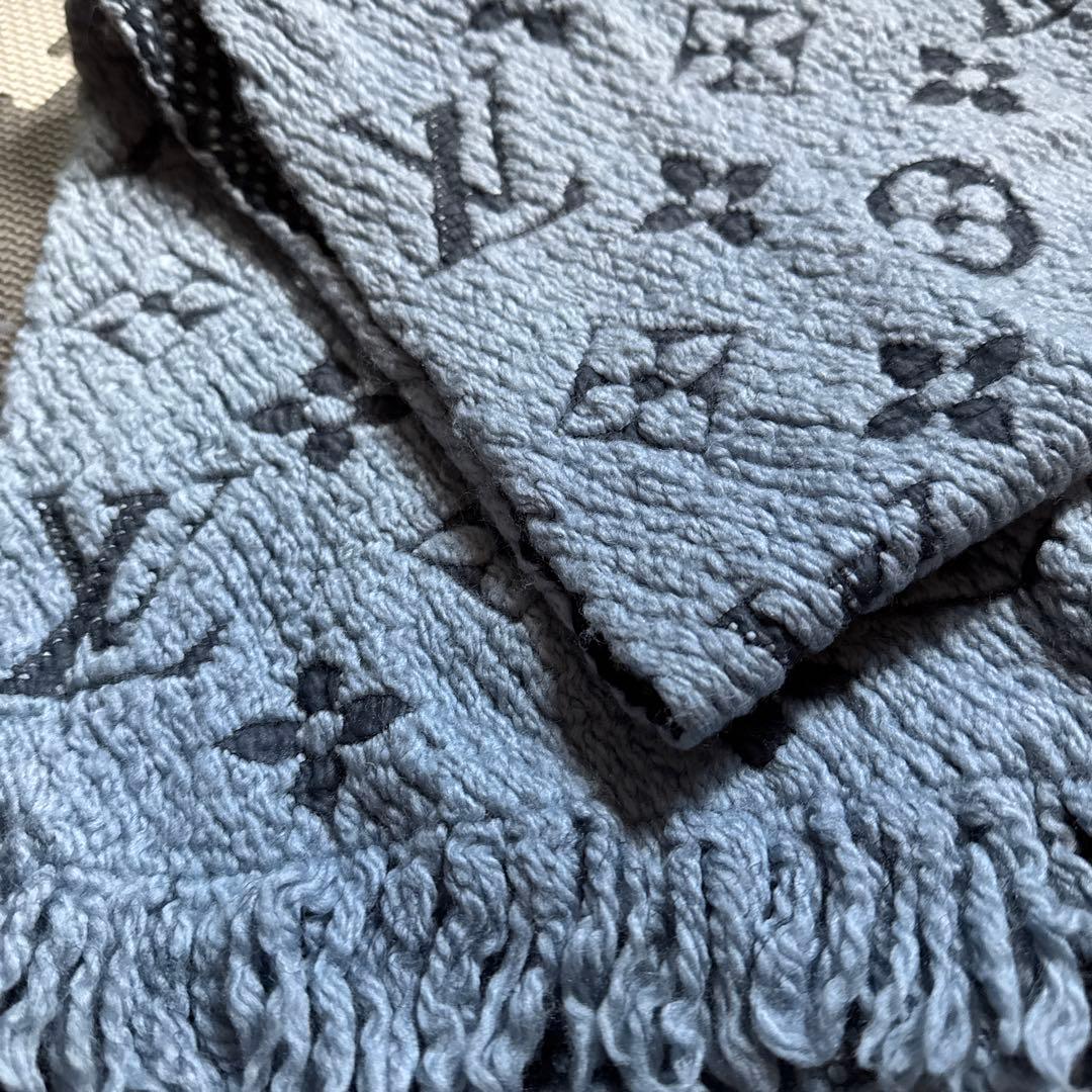 LOUIS VUITTON ライトブルー マフラー