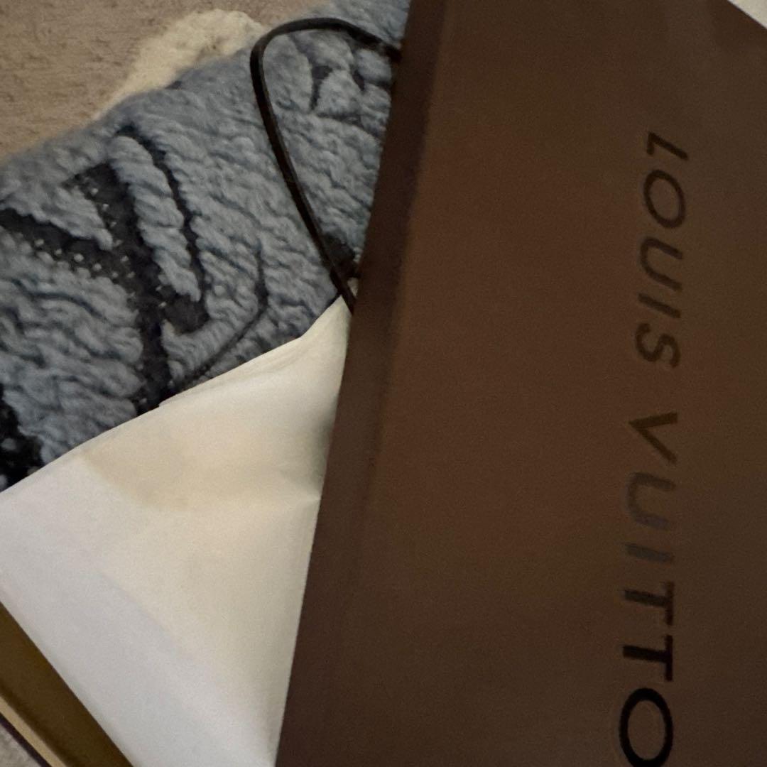 LOUIS VUITTON ライトブルー マフラー