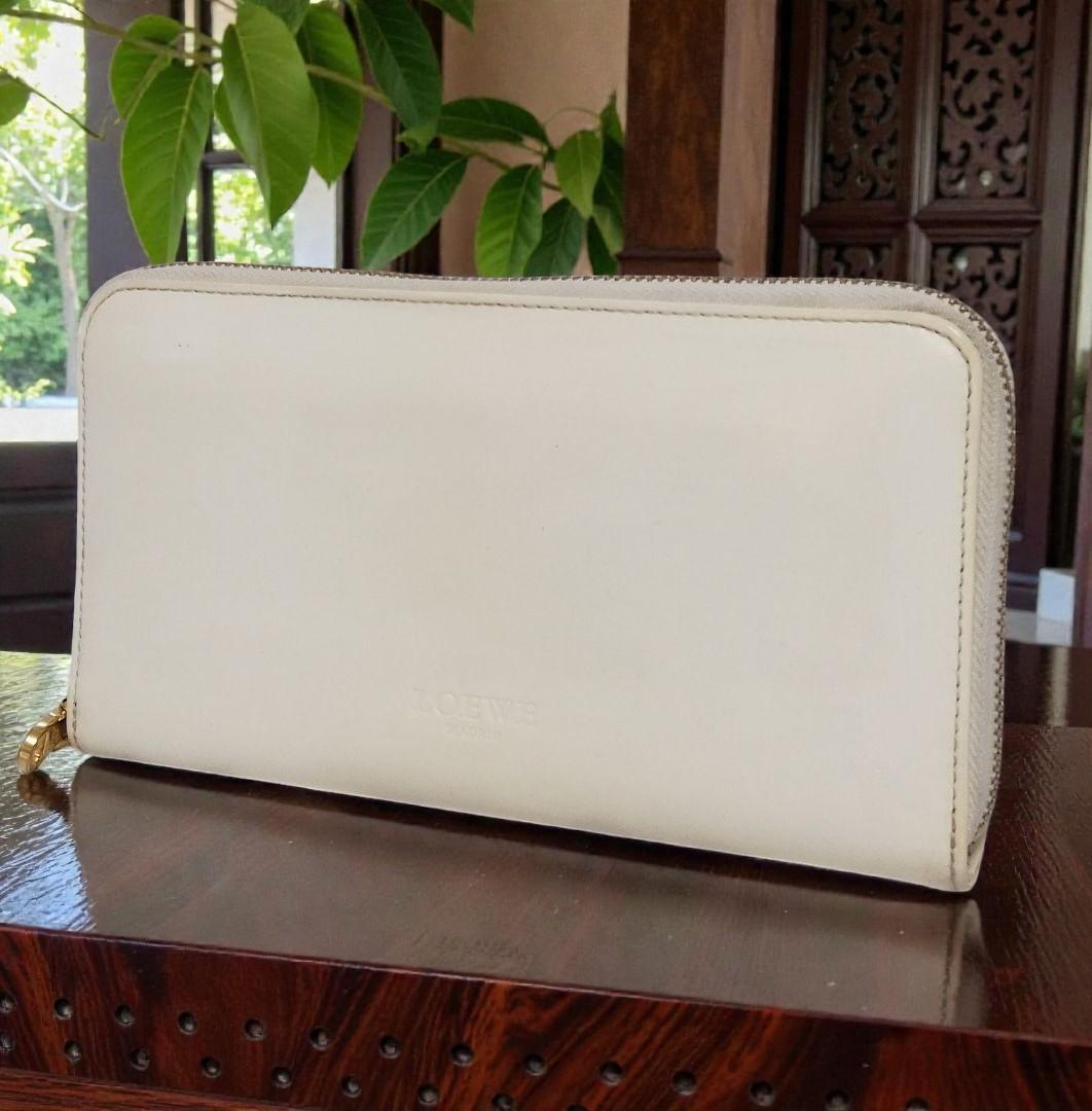 LOEWE 長財布 ラウンドファスナー レザー アイボリー系 上品