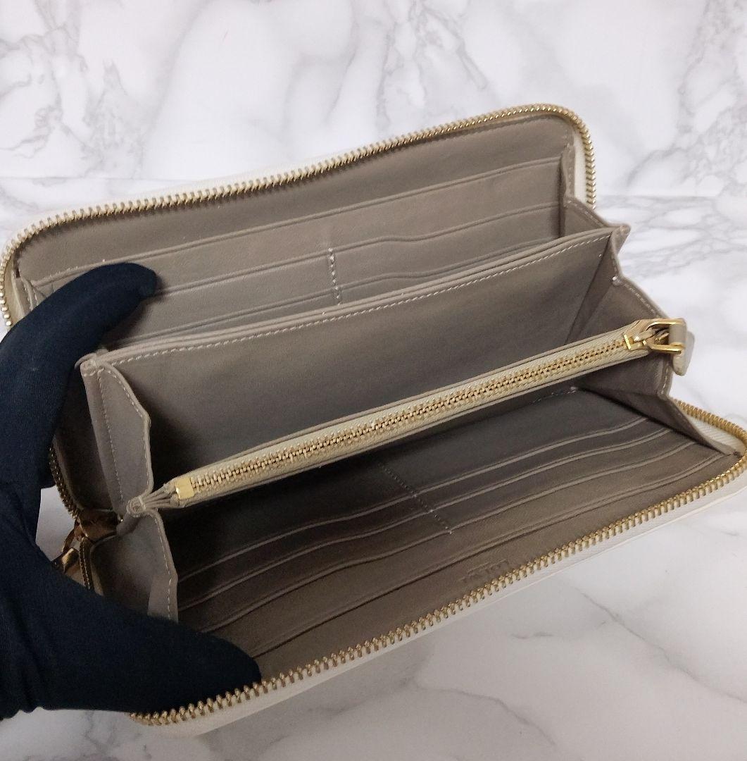 LOEWE 長財布 ラウンドファスナー レザー アイボリー系 上品