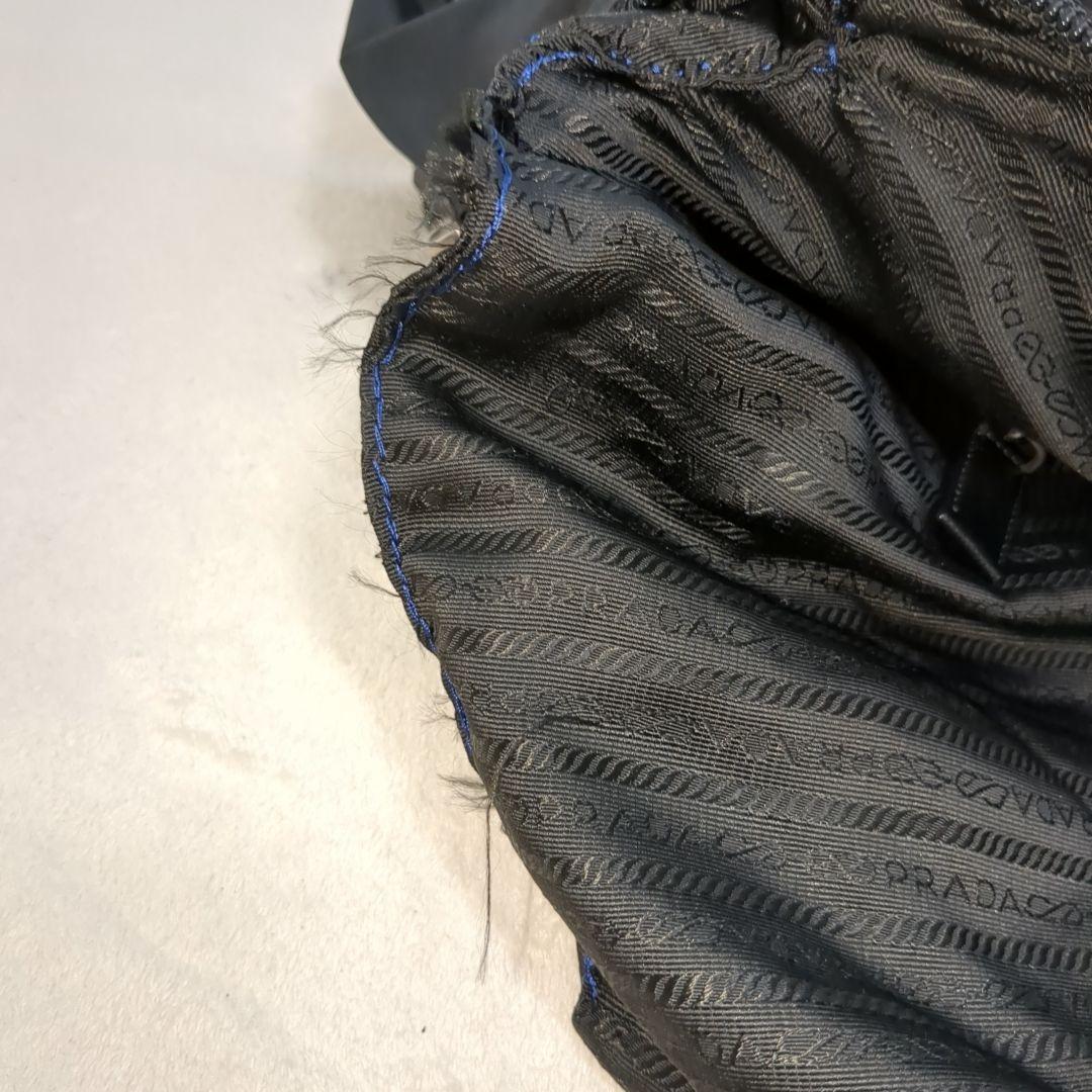 プラダ ボストンバッグ 三角ロゴ 希少色 ブラック レザーハンドル 大容量