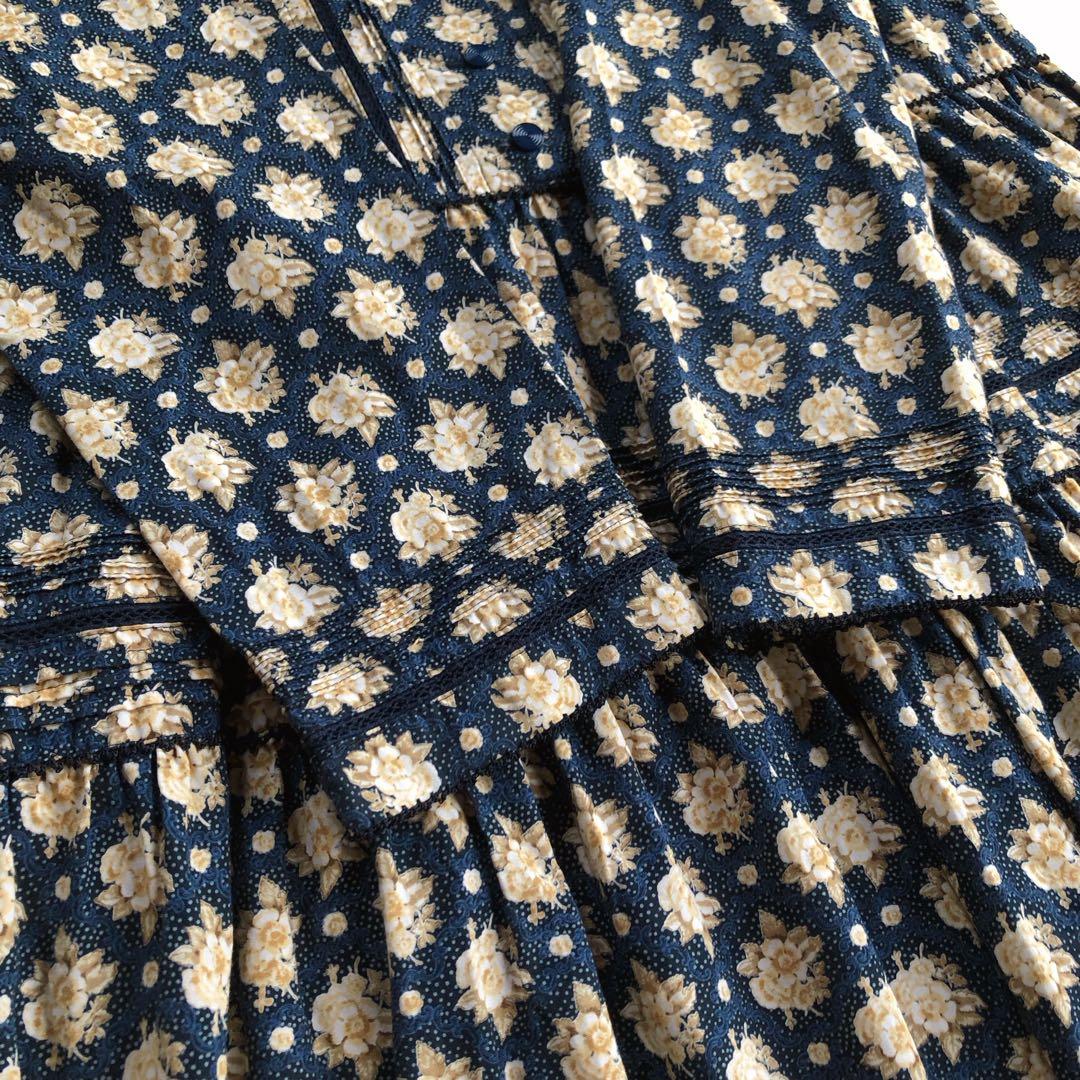 ワンダフルワールド 花柄 ピンタック マトンスリーブ 紺色 ワンピース