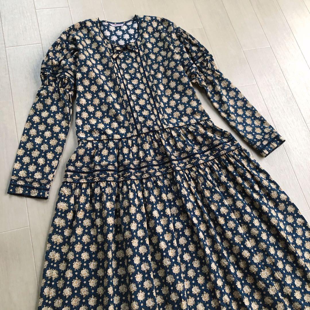 ワンダフルワールド 花柄 ピンタック マトンスリーブ 紺色 ワンピース