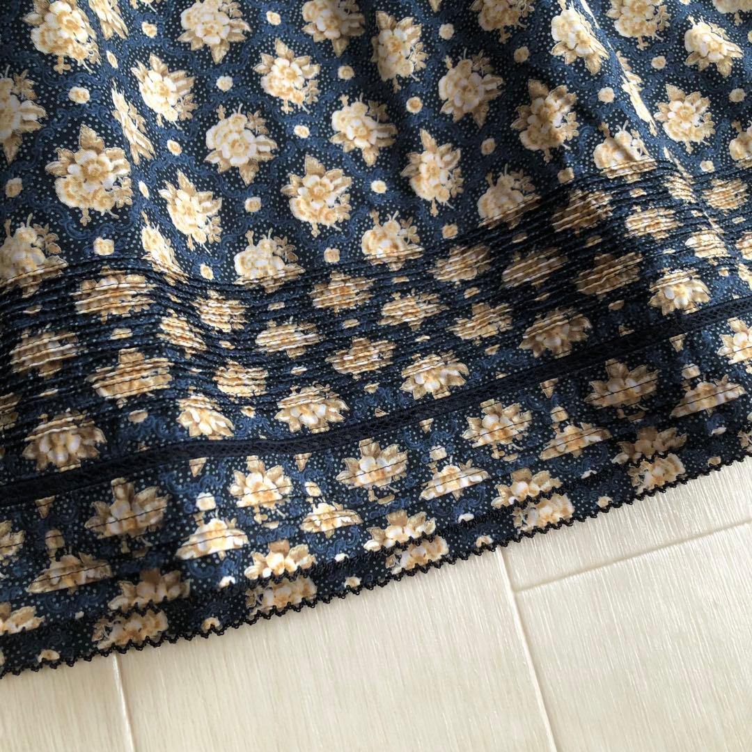 ワンダフルワールド 花柄 ピンタック マトンスリーブ 紺色 ワンピース