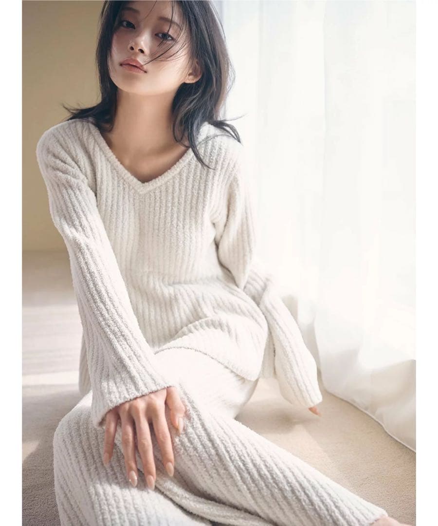 2025AW スナイデルホーム　ペプラムニットセットアップ