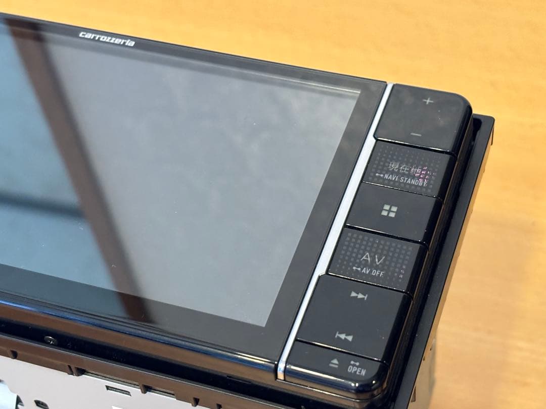 カロッツェリア AVIC-RW810-D 楽ナビ 7型200mm BT付