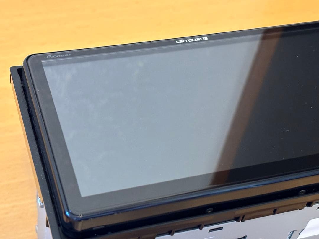 カロッツェリア AVIC-RW810-D 楽ナビ 7型200mm BT付