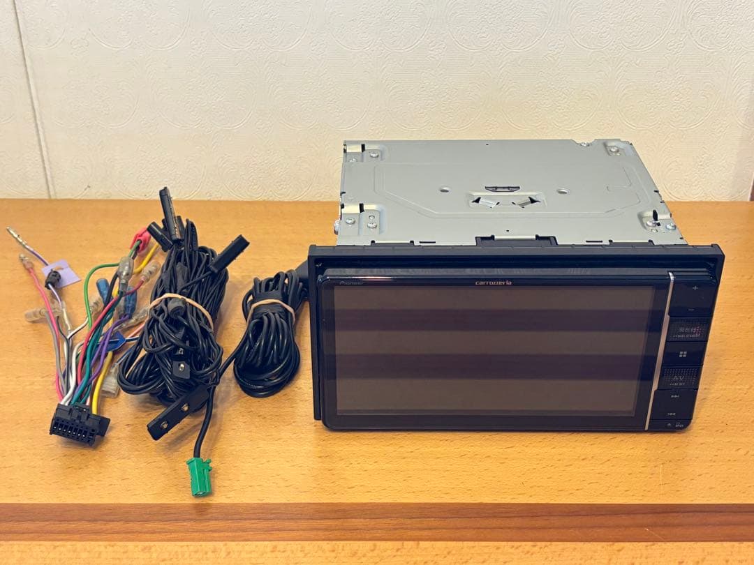 カロッツェリア AVIC-RW810-D 楽ナビ 7型200mm BT付