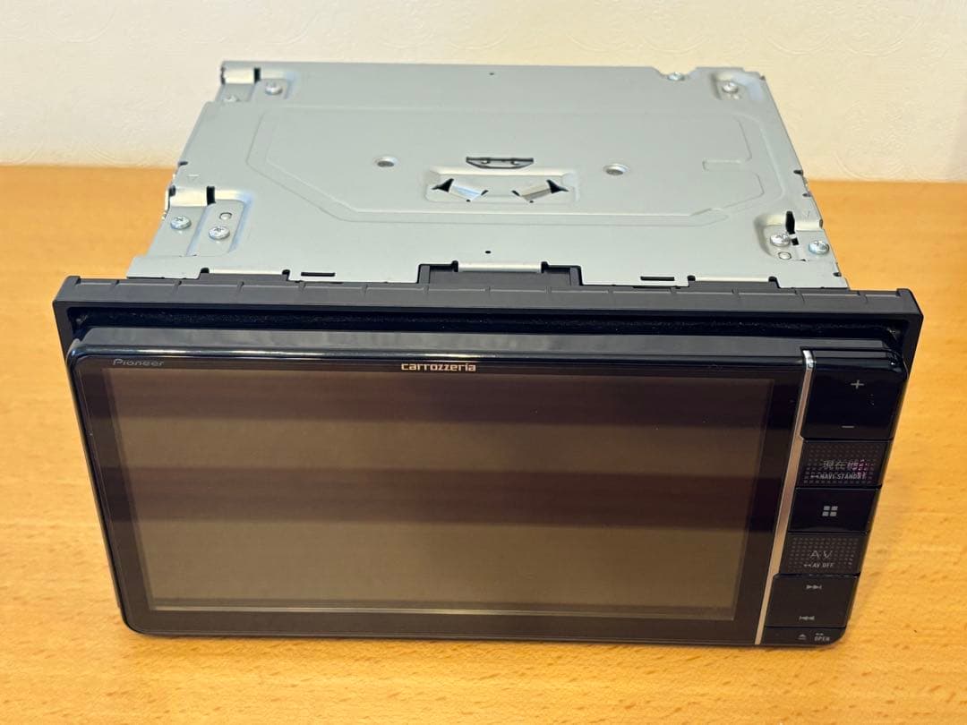 カロッツェリア AVIC-RW810-D 楽ナビ 7型200mm BT付
