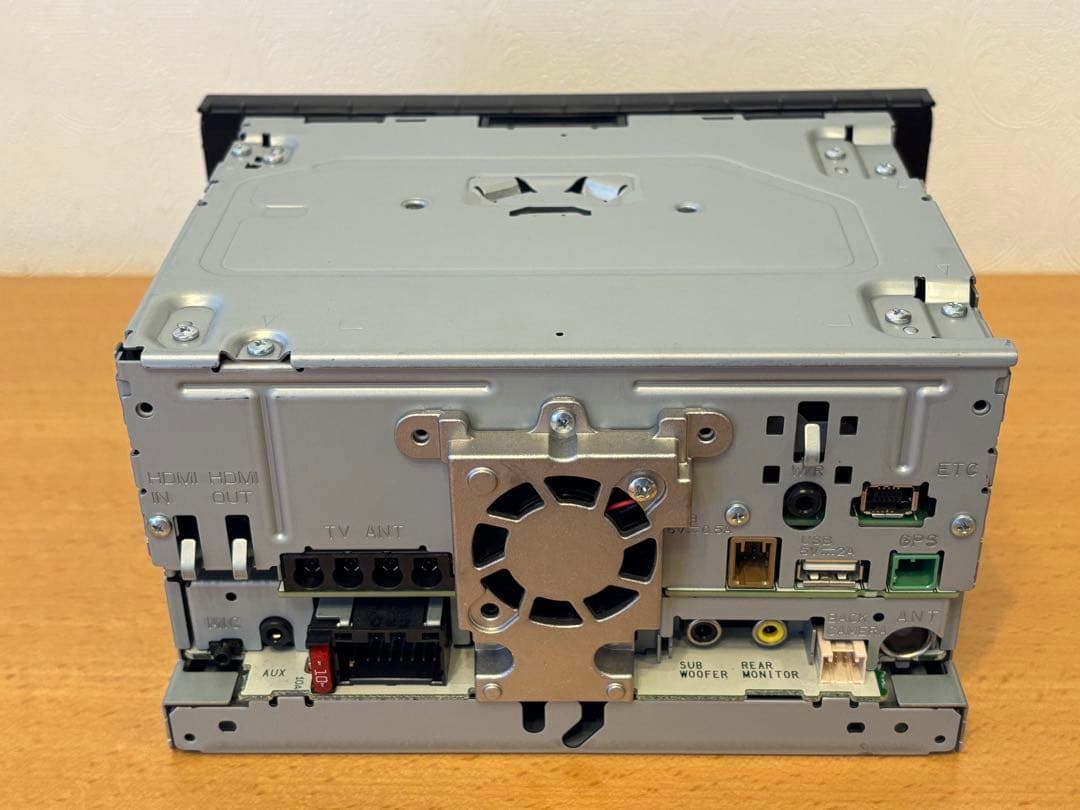 カロッツェリア AVIC-RW810-D 楽ナビ 7型200mm BT付