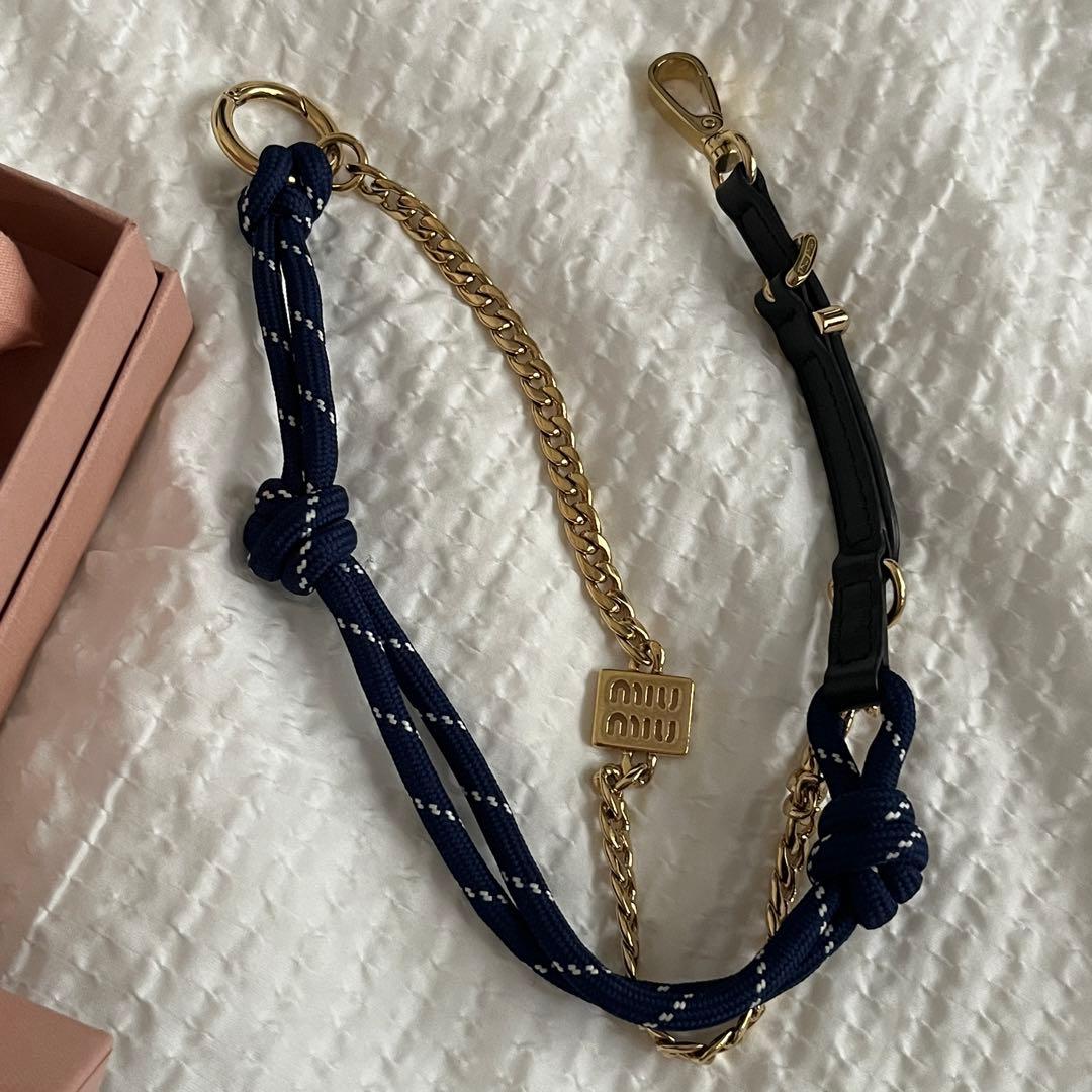 miumiuレザーxコードxメタル トリック バッグチャーム