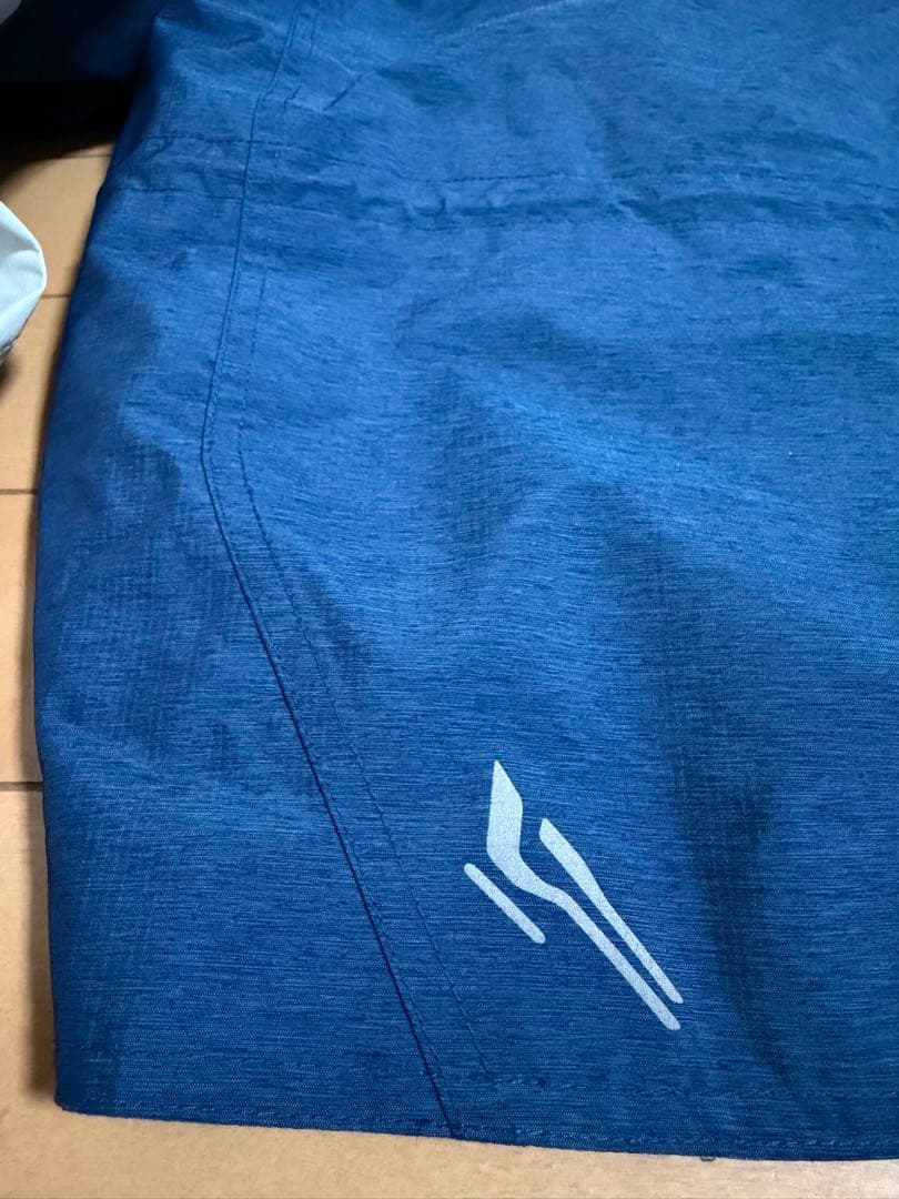 クシタニK-2381 アメニタジャケット サイズ：L、色はネイビーです。